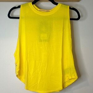 NWT FOURLAPS CURVE TANK IN COLOR SQUASH